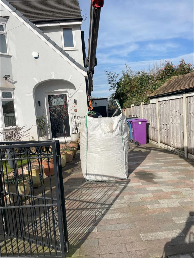 Load image into Gallery viewer, Premium Quality Farm Yard Manure 850 or 1600 Litre Bag
