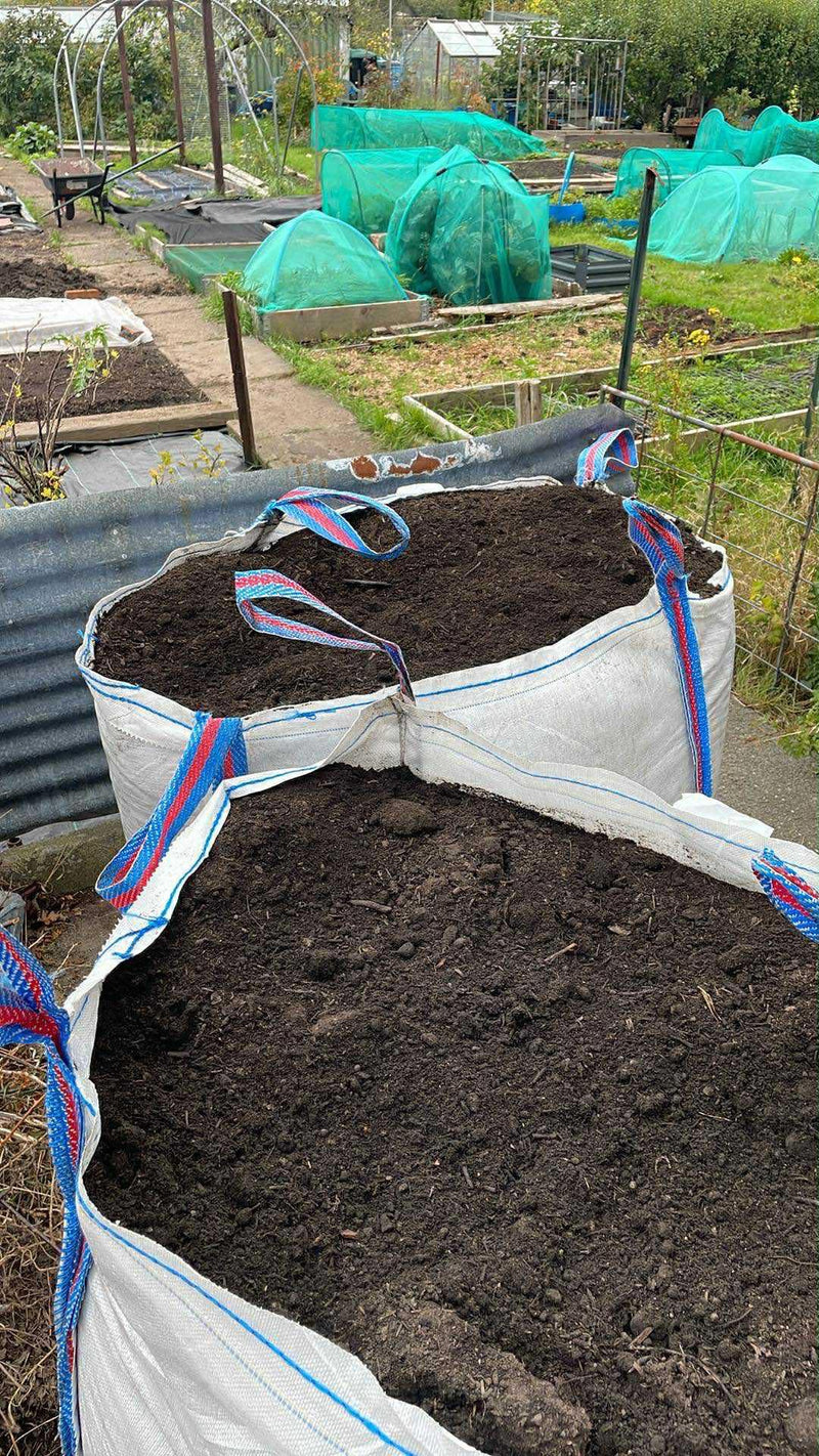 Load image into Gallery viewer, Growers Choice Fruit &amp; Vegetable Compost 850 - 1600 Litre Bag
