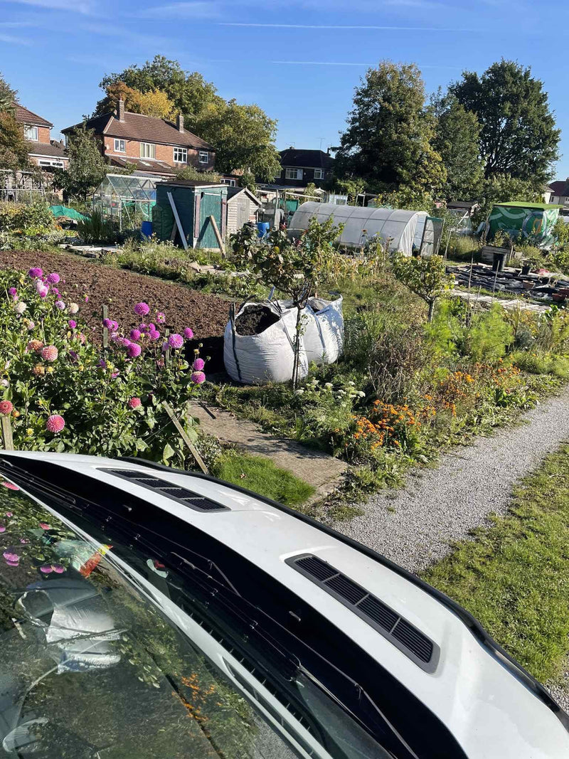 Load image into Gallery viewer, Growers Choice Fruit &amp; Vegetable Compost 850 - 1600 Litre Bag
