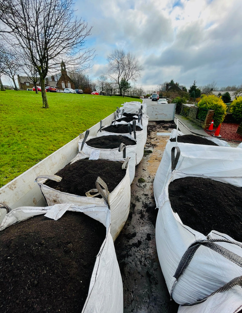Load image into Gallery viewer, Rich Organic Black Compost 850 - 1600 Litre Bag
