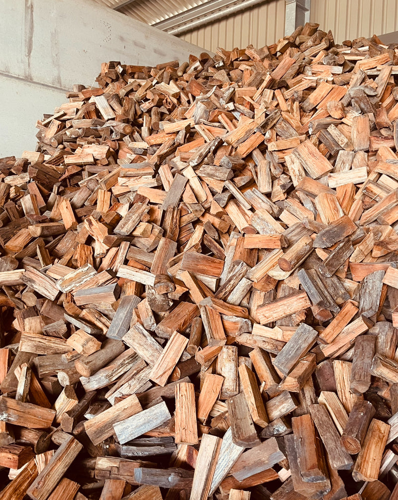 Load image into Gallery viewer, British Kiln Dried Oak Logs Multiple Bulk Bag Sizes
