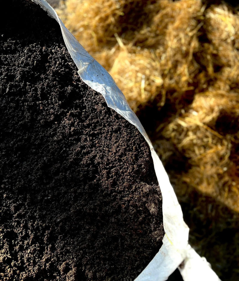 Load image into Gallery viewer, Rich Organic Black Compost 850 - 1600 Litre Bag
