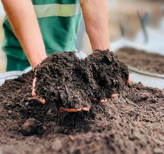 Premium Quality Farm Yard Manure 850 or 1600 Litre Bag