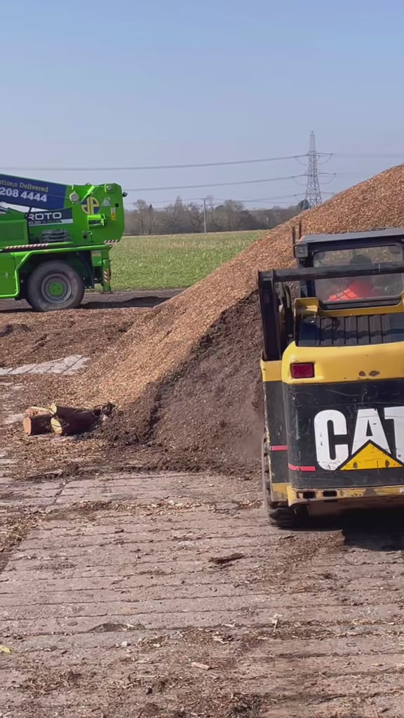 Load and play video in Gallery viewer, Pro Border Mulch Soil Improver 850 - 1600 Litre Bags
